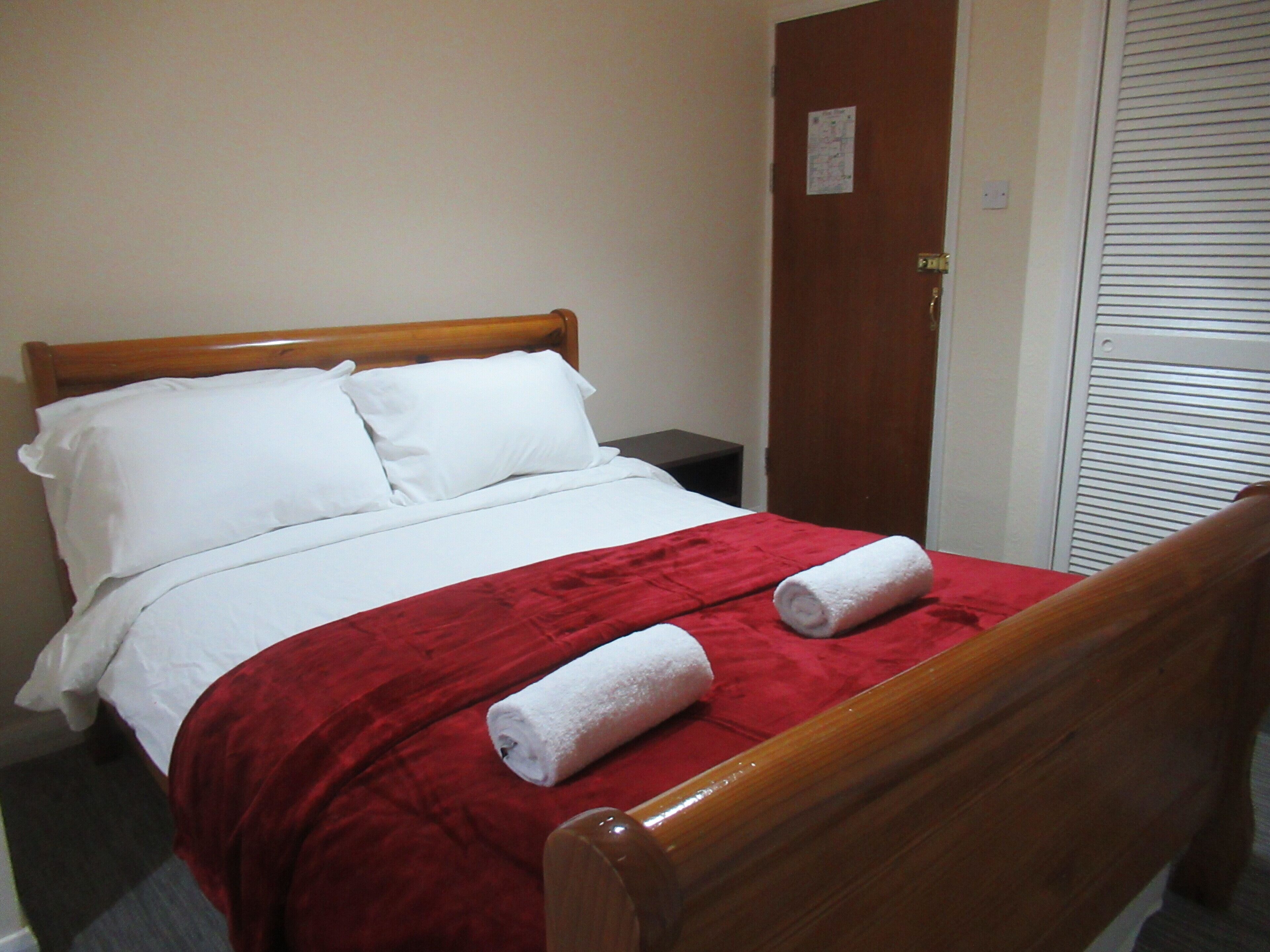 economy double room, 1 double bed, ensuite | hypo-allergenic bedding, free wifi, bed sheets