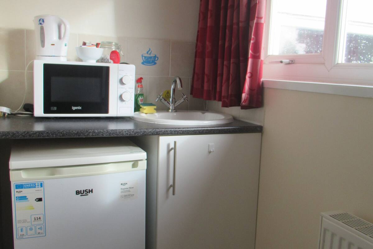 single room | hypo-allergenic bedding, free wifi, bed sheets