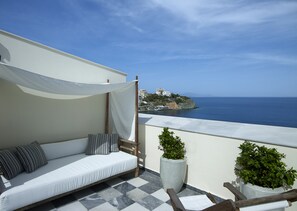 Deluxe Double Room, Sea View | Terrace/patio - Hotel Ploes (Syros)