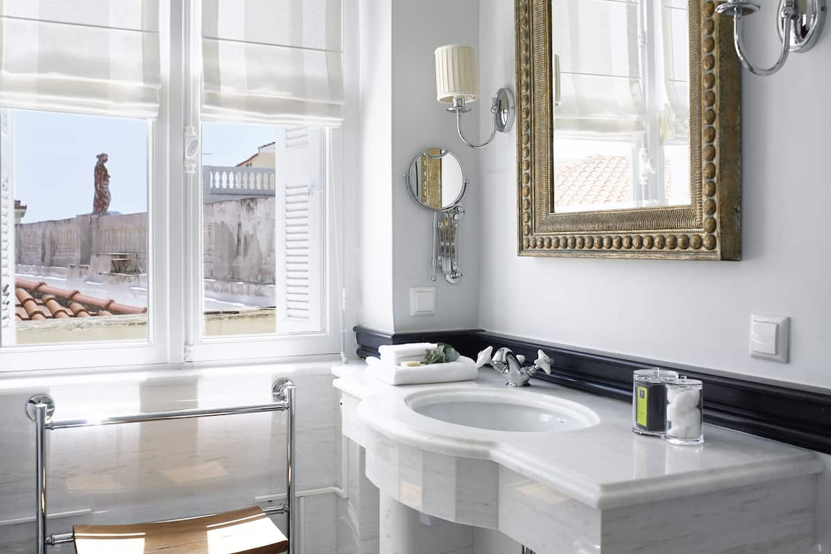 deluxe double room, sea view | bathroom sink