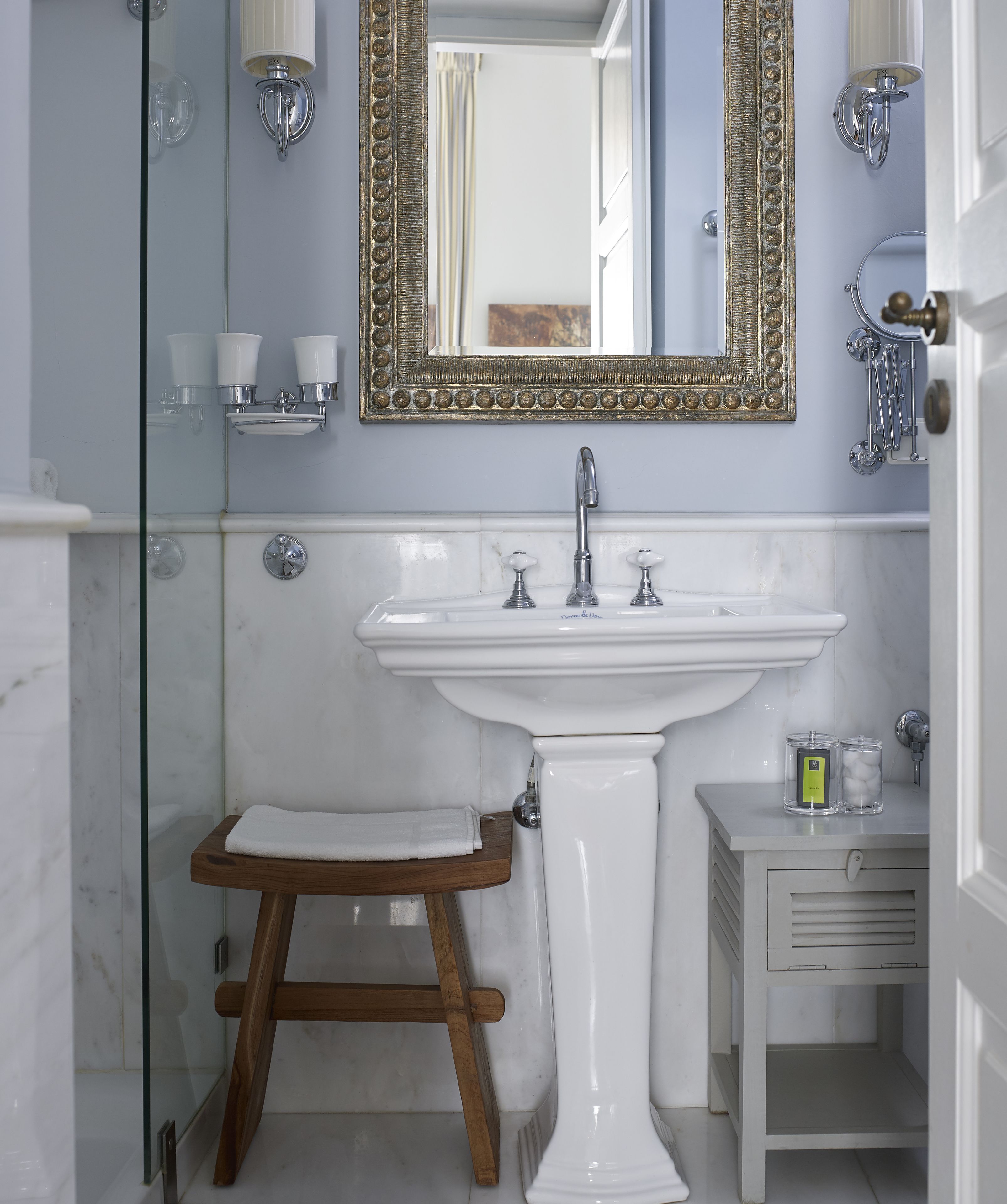 deluxe double or twin room, city view | bathroom | designer toiletries, hair dryer, bathrobes, slippers