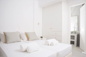 3 bedrooms, in-room safe, iron/ironing board, free WiFi