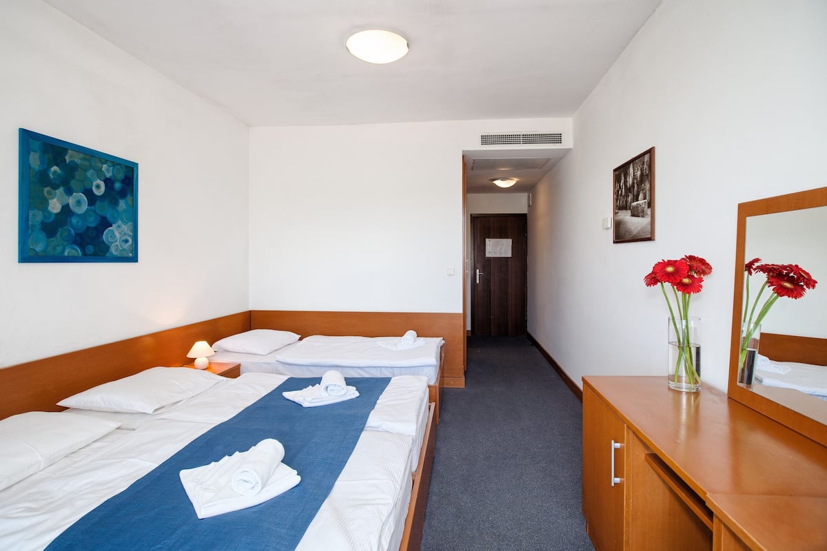 In-room safe, soundproofing, free WiFi