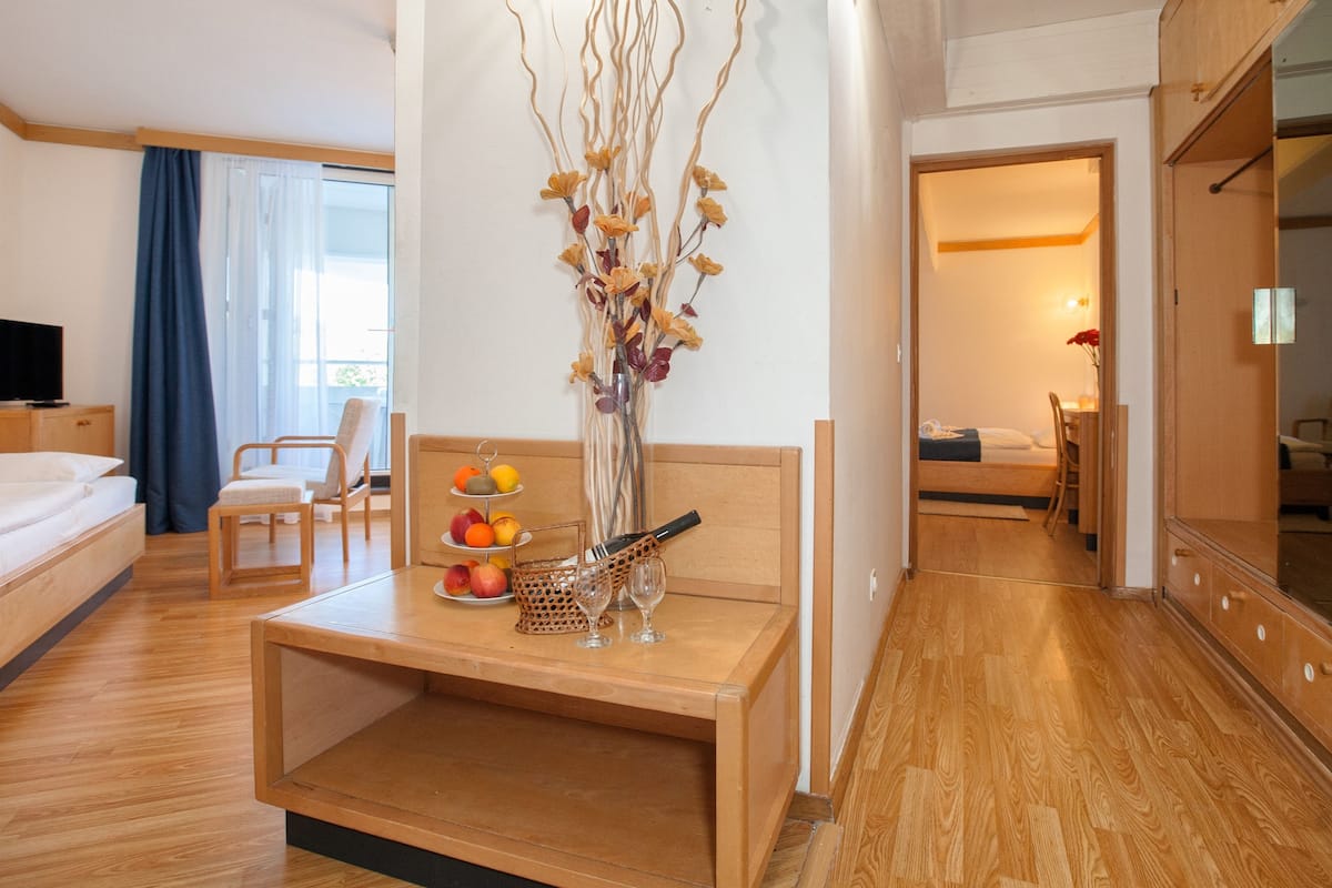 In-room safe, soundproofing, free WiFi