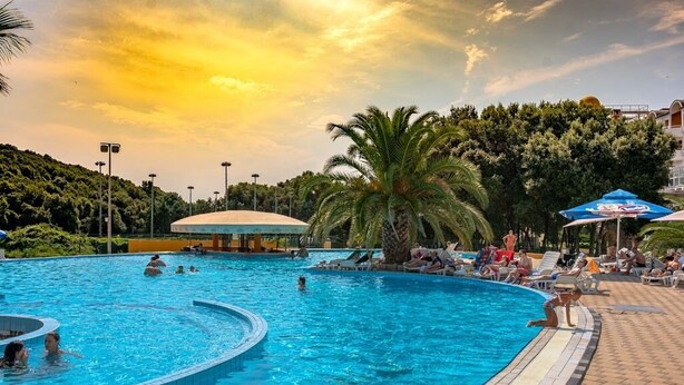 Outdoor pool - Resort Duga Uvala (Marcana)