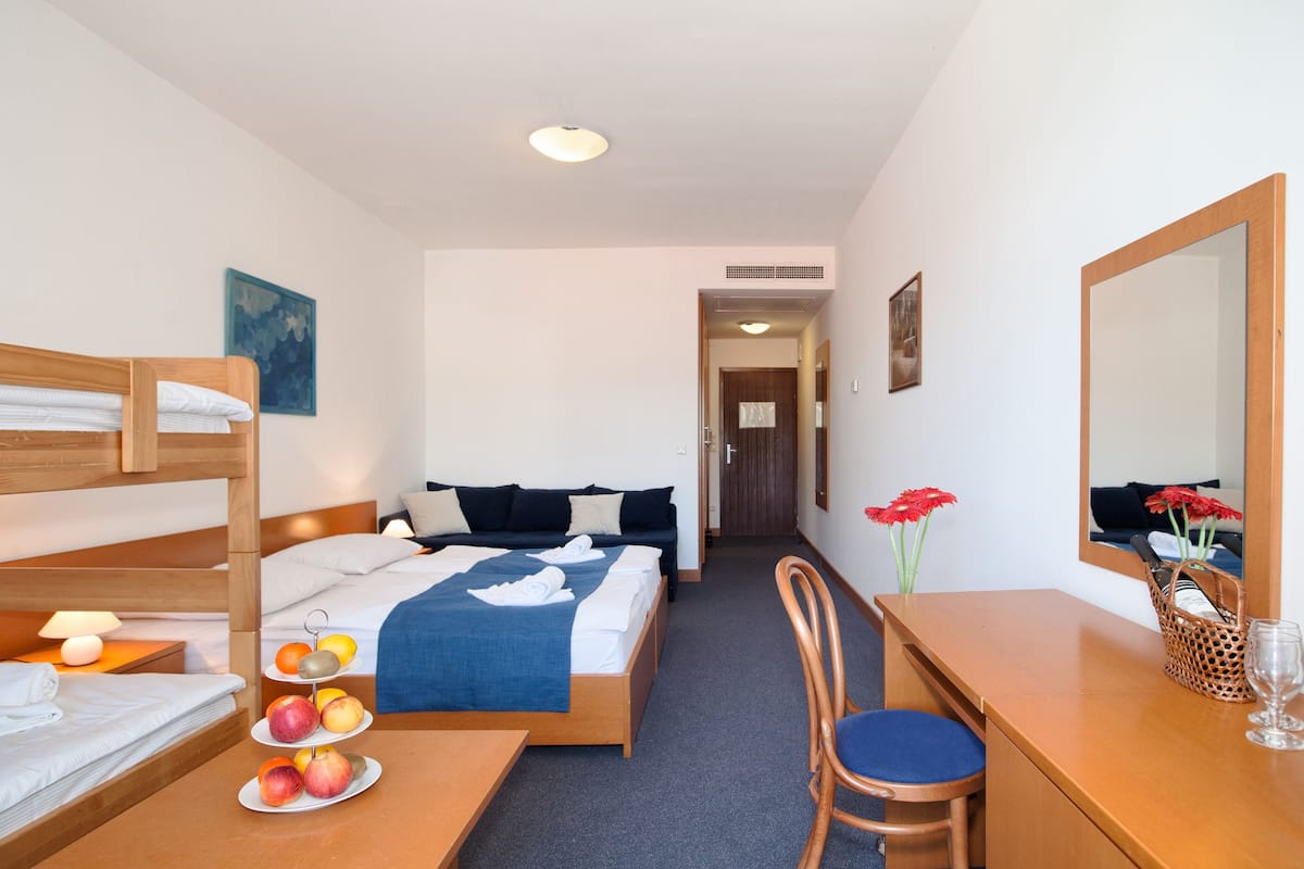 1 slaapkamer, een kluis op de kamer, geluiddichte muren, gratis wifi