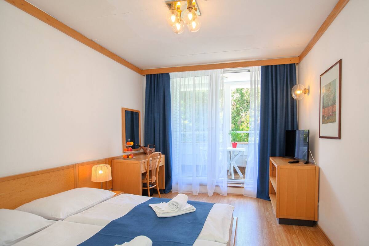 In-room safe, soundproofing, free WiFi