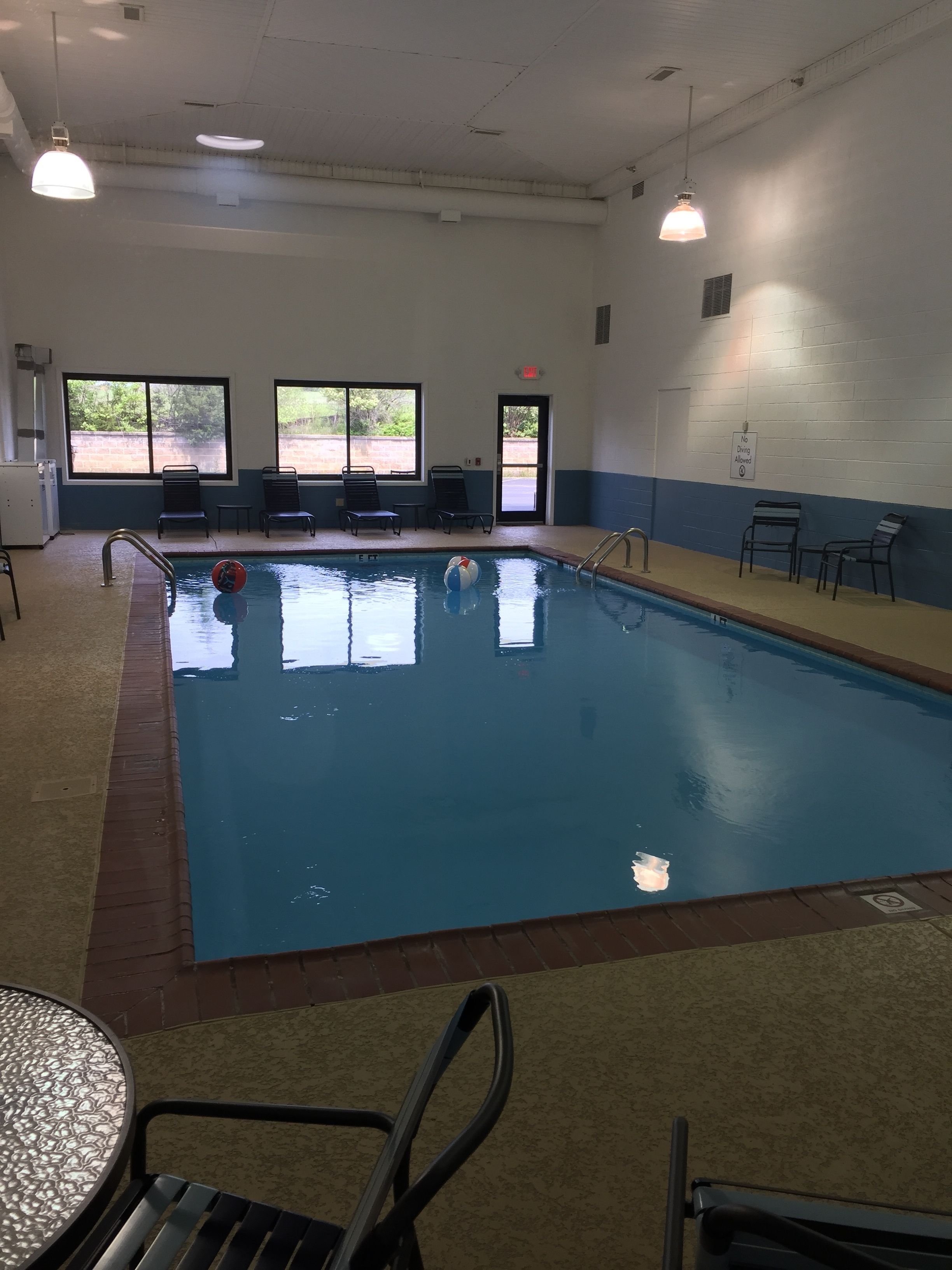 indoor pool, pool loungers