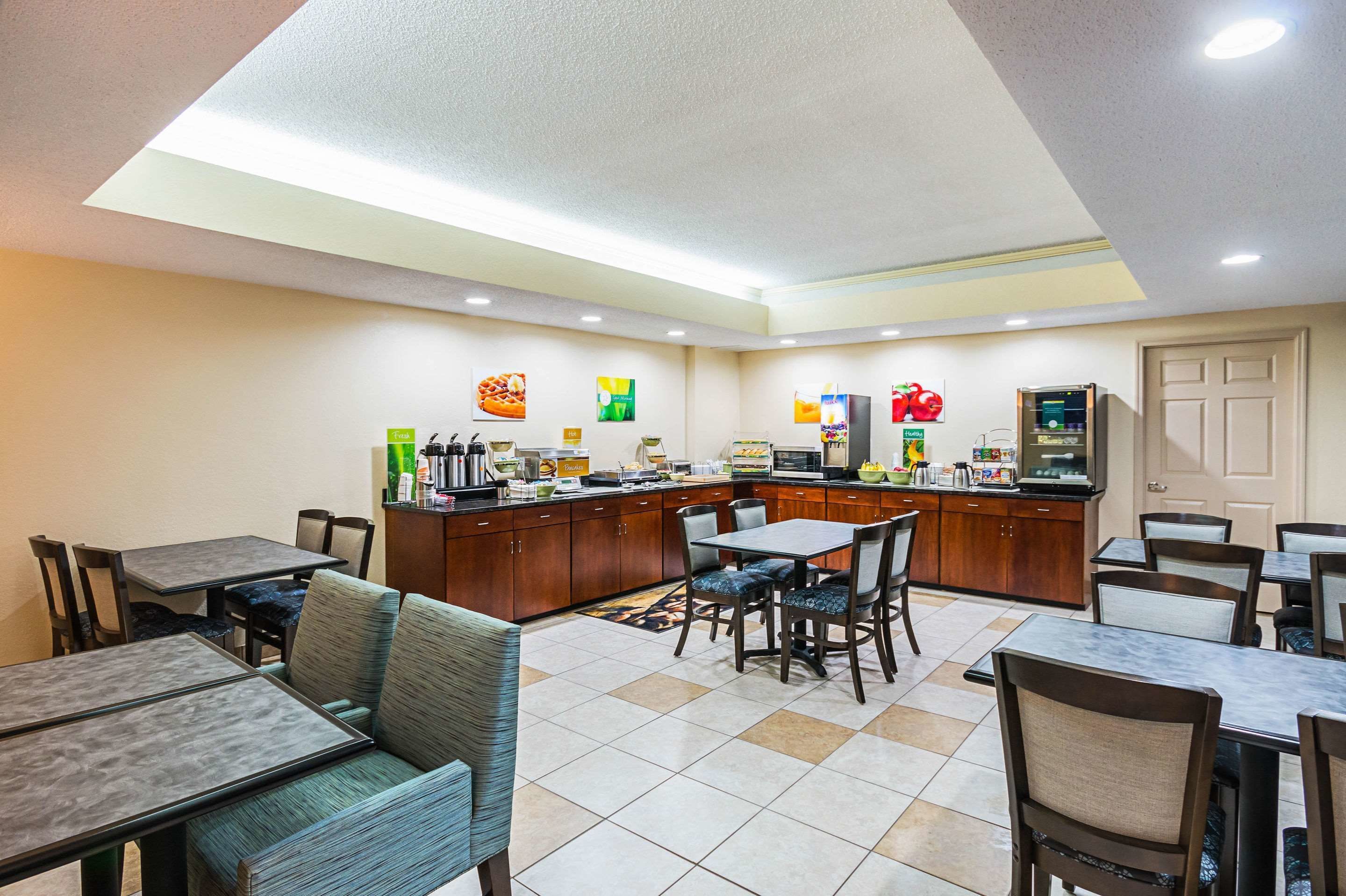 free daily continental breakfast