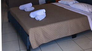 واي فاي مجانًا وملاءات أسرّة