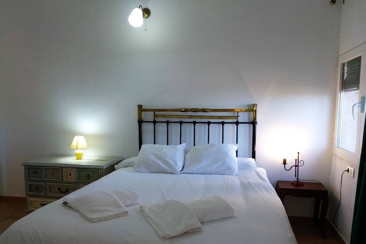 Casa del Porche, 2 bedrooms | Blackout drapes, soundproofing, WiFi (free), individually decorated