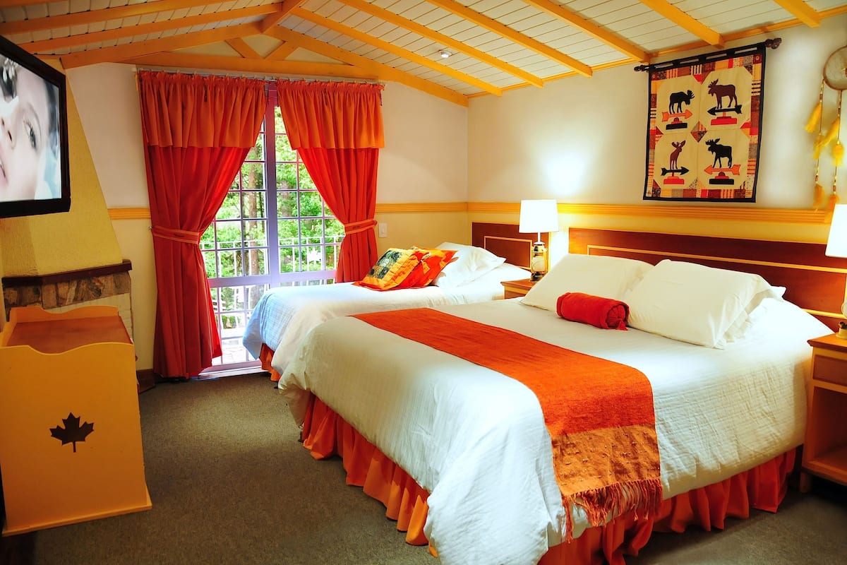 standard triple room | 1 bedroom, minibar, desk, blackout curtains