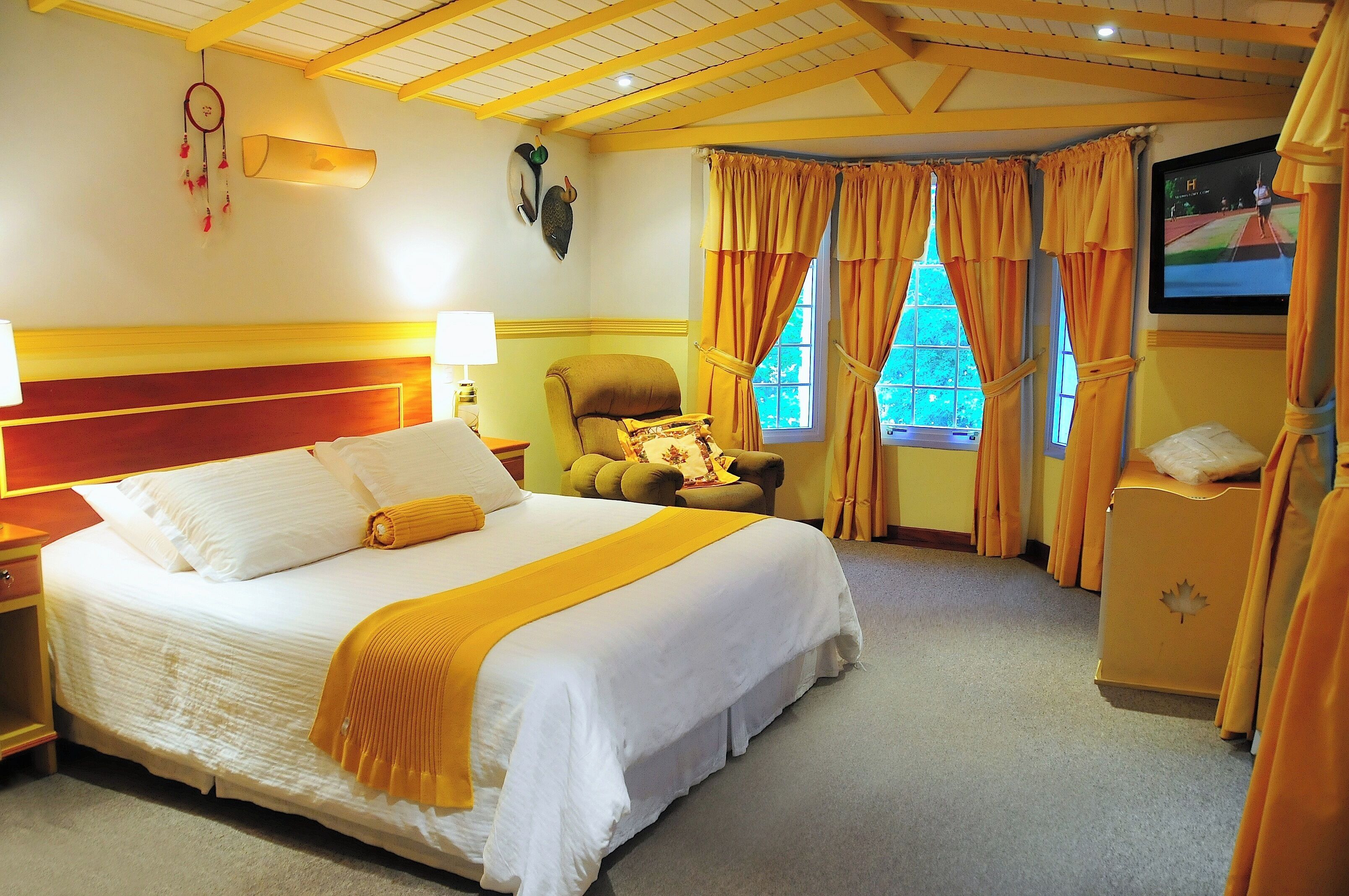 premium double room | 1 bedroom, minibar, desk, blackout curtains