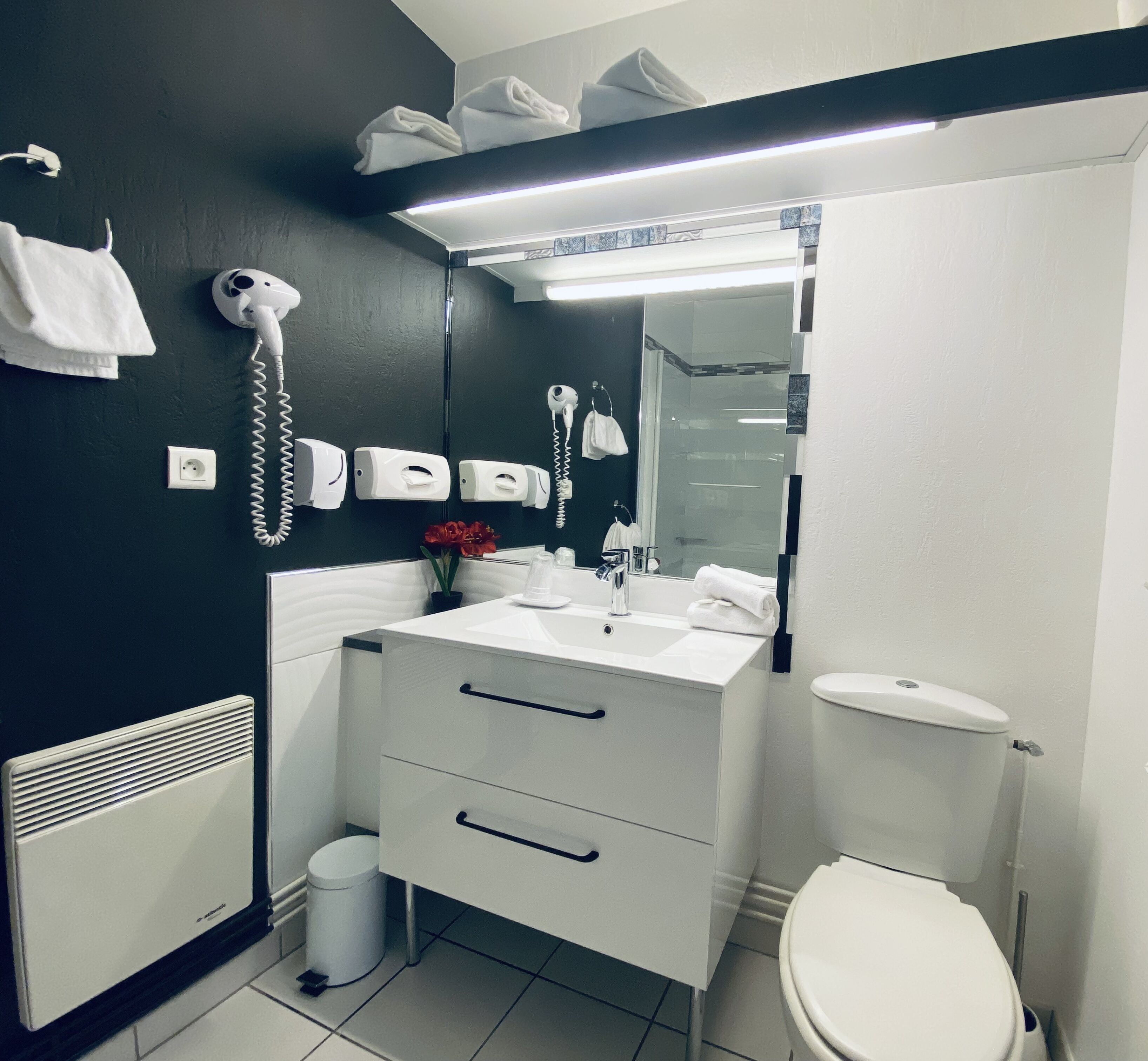 quadruple room | bathroom | free toiletries, hair dryer, towels