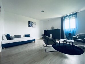 Soundproofing, iron/ironing board, free cots/infant beds, free WiFi - Hôtel Air-Lane (Saint-Leger-sous-Brienne)