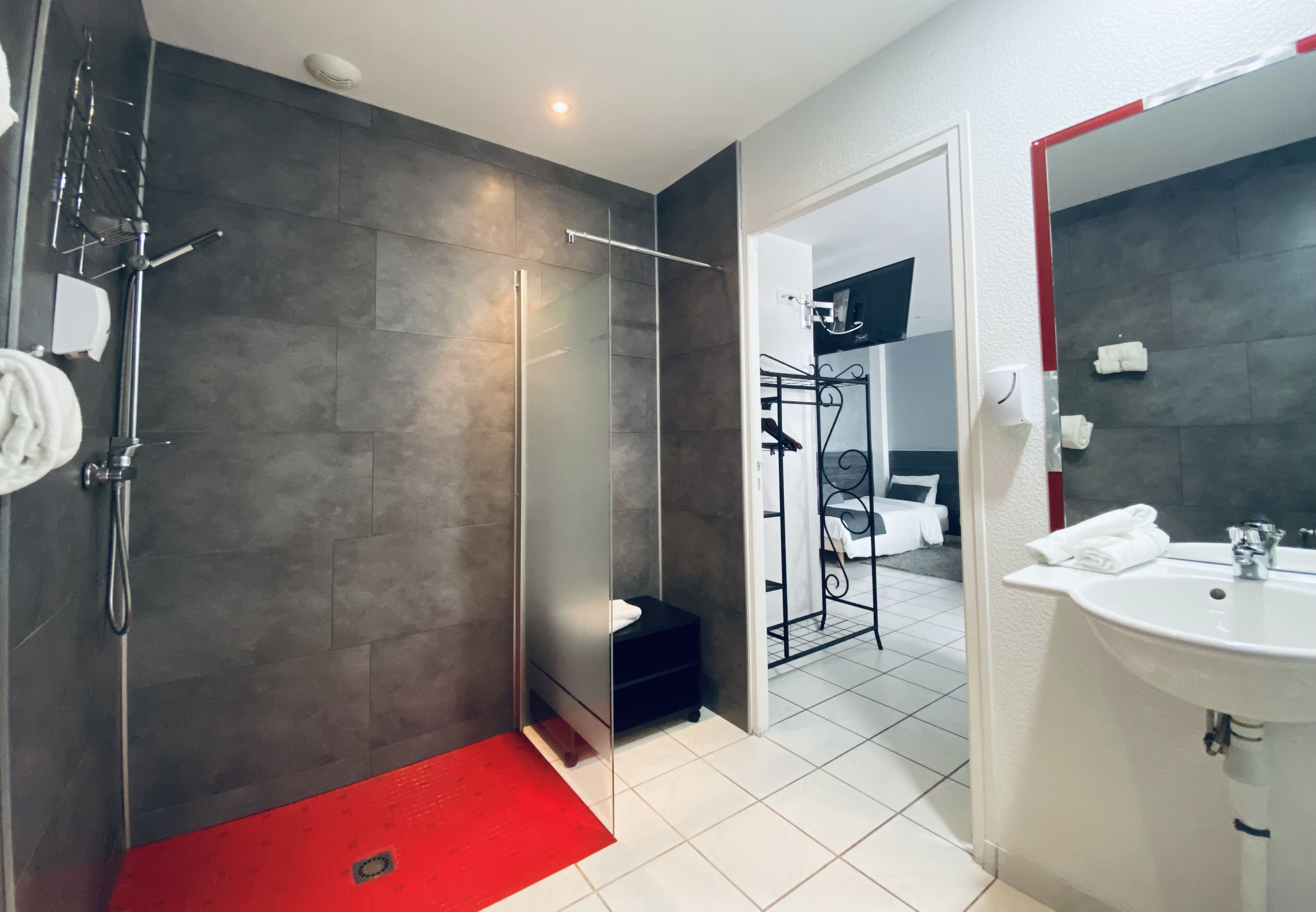 triple room, accessible, park view | bathroom | free toiletries, hair dryer, towels