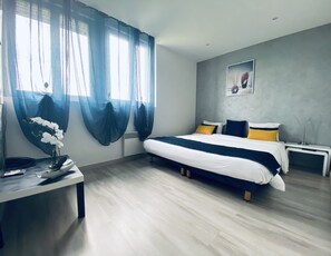 Superior Quadruple Room | Quartos à prova de som, ferros/tábuas de passar roupa, berços grátis