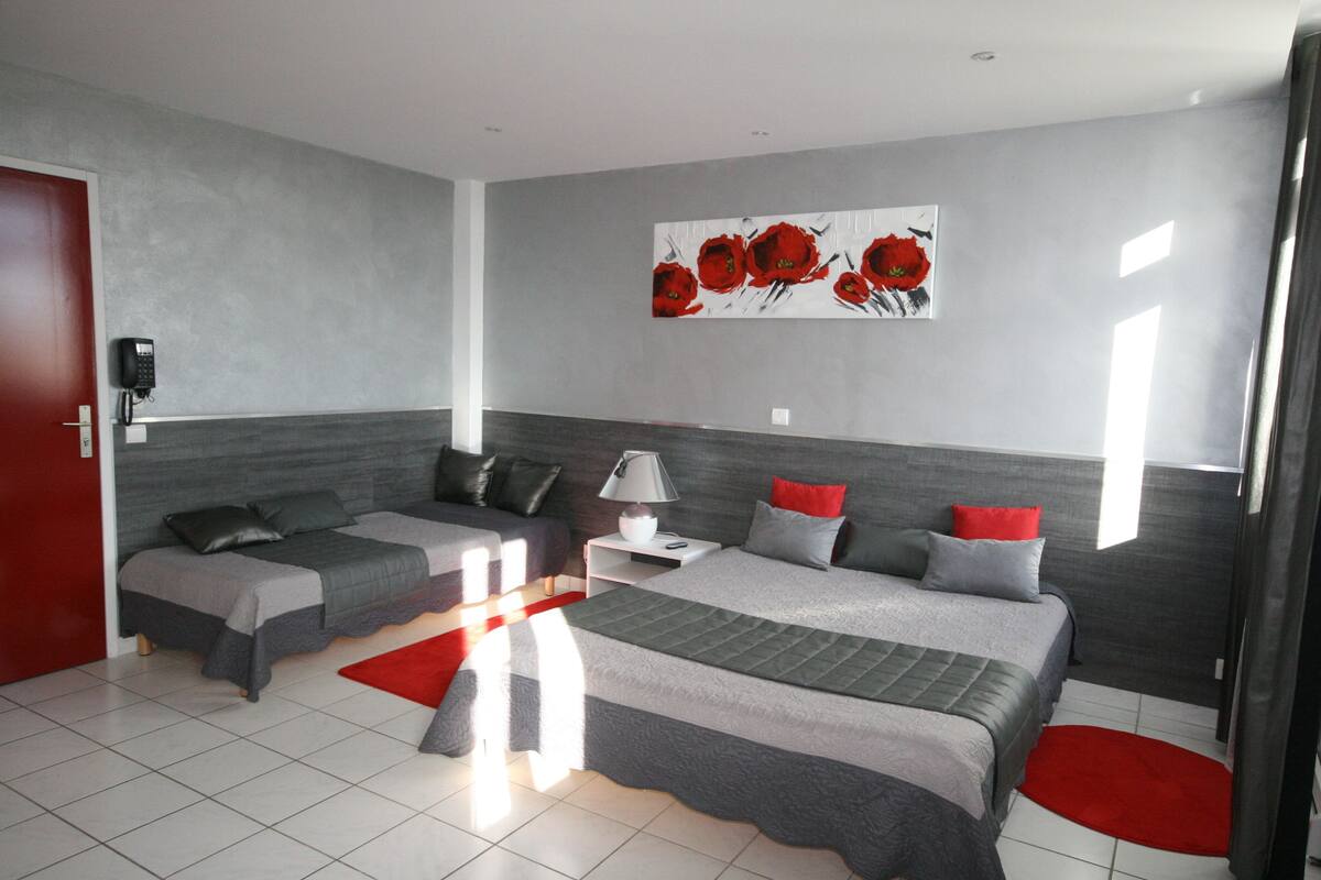 Triple Room, Accessible, Park View | Soundproofing, iron/ironing board, free cots/infant beds, free WiFi