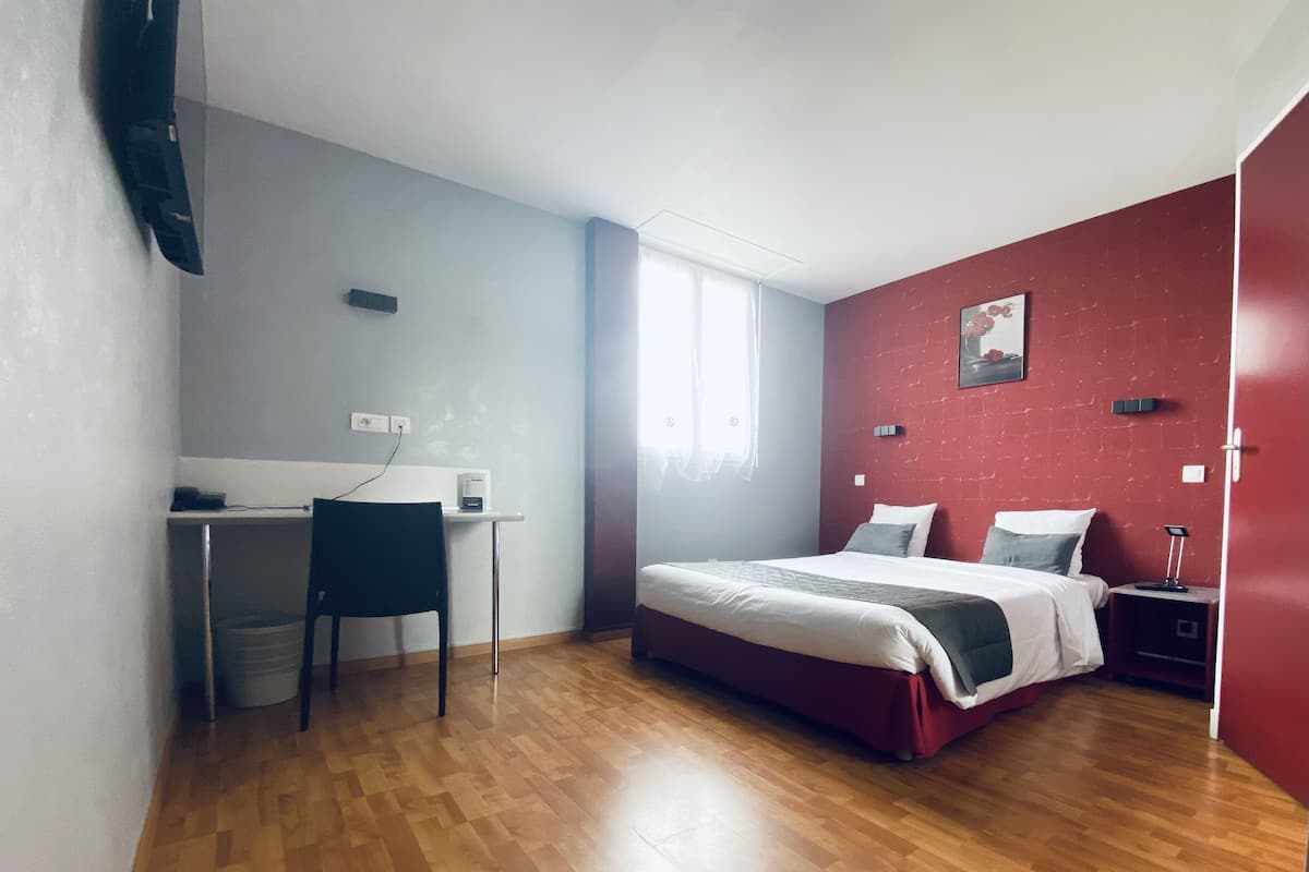Double Room, Park View | Soundproofing, iron/ironing board, free cots/infant beds, free WiFi