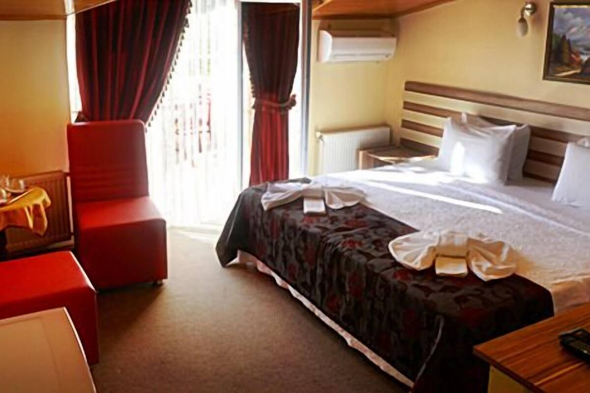 Suite | Minibar, in-room safe, desk, soundproofing