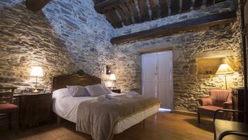 Premium bedding, minibar, rollaway beds, free WiFi