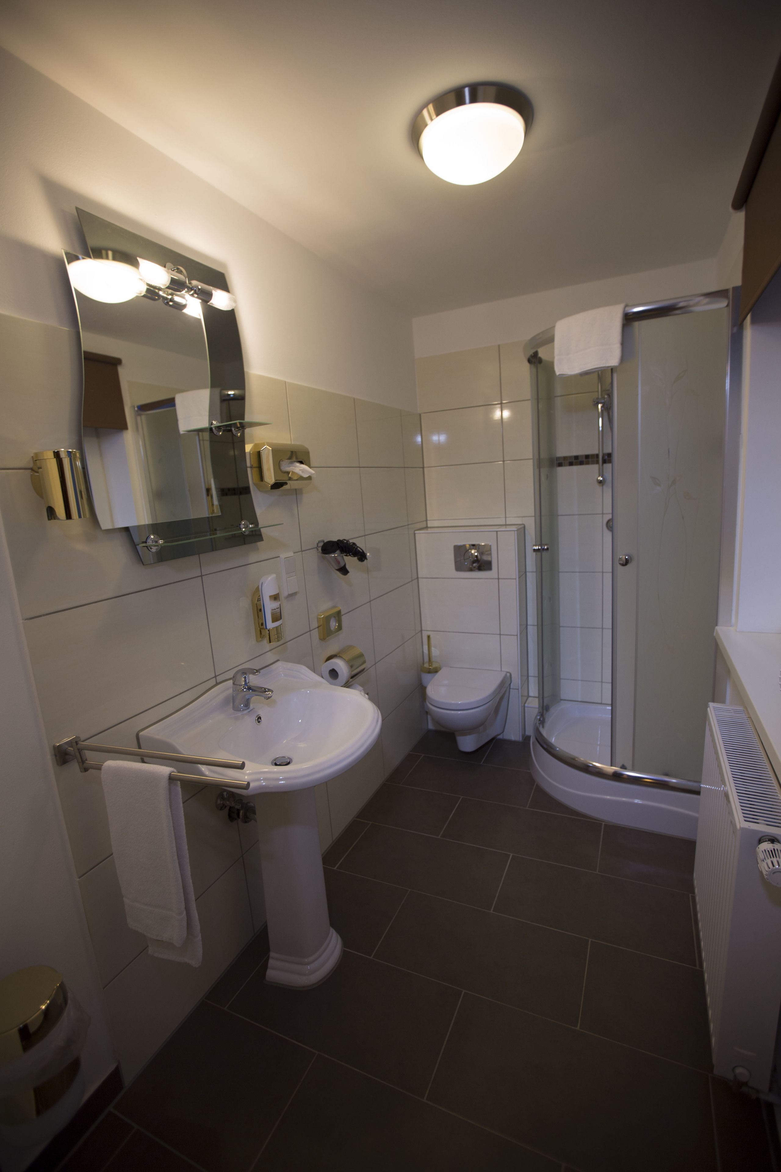 standard single room | bathroom | shower, free toiletries, hair dryer, towels