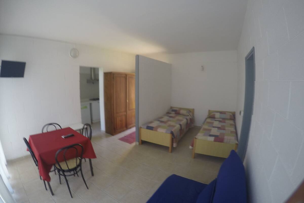 Basic Studio, Ground Floor | Premium bedding, soundproofing, iron/ironing board, cribs (free)