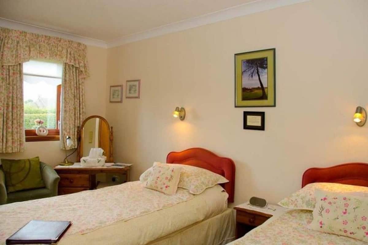 Twin Room (with Shower) | Iron/ironing board (on request), WiFi (free)