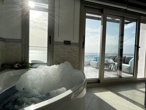 Premium bedding, in-room safe, individually decorated - Mavi Panorama Villa (Cesme)