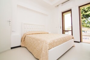 Deluxe Room, Private Bathroom, City View | Minibar, desk, free WiFi - Il Ritrovo B&B (Sorrento)