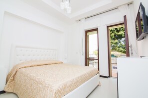 Deluxe Room, Private Bathroom, City View | Minibar, desk, free WiFi - Il Ritrovo B&B (Sorrento)