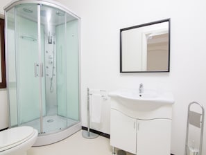Superior Room, Private Bathroom | Bathroom | Shower, free toiletries, towels - Il Ritrovo B&B (Sorrento)
