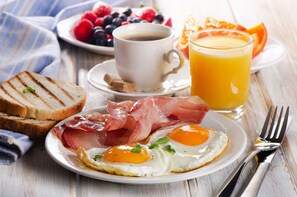 Free daily buffet breakfast 