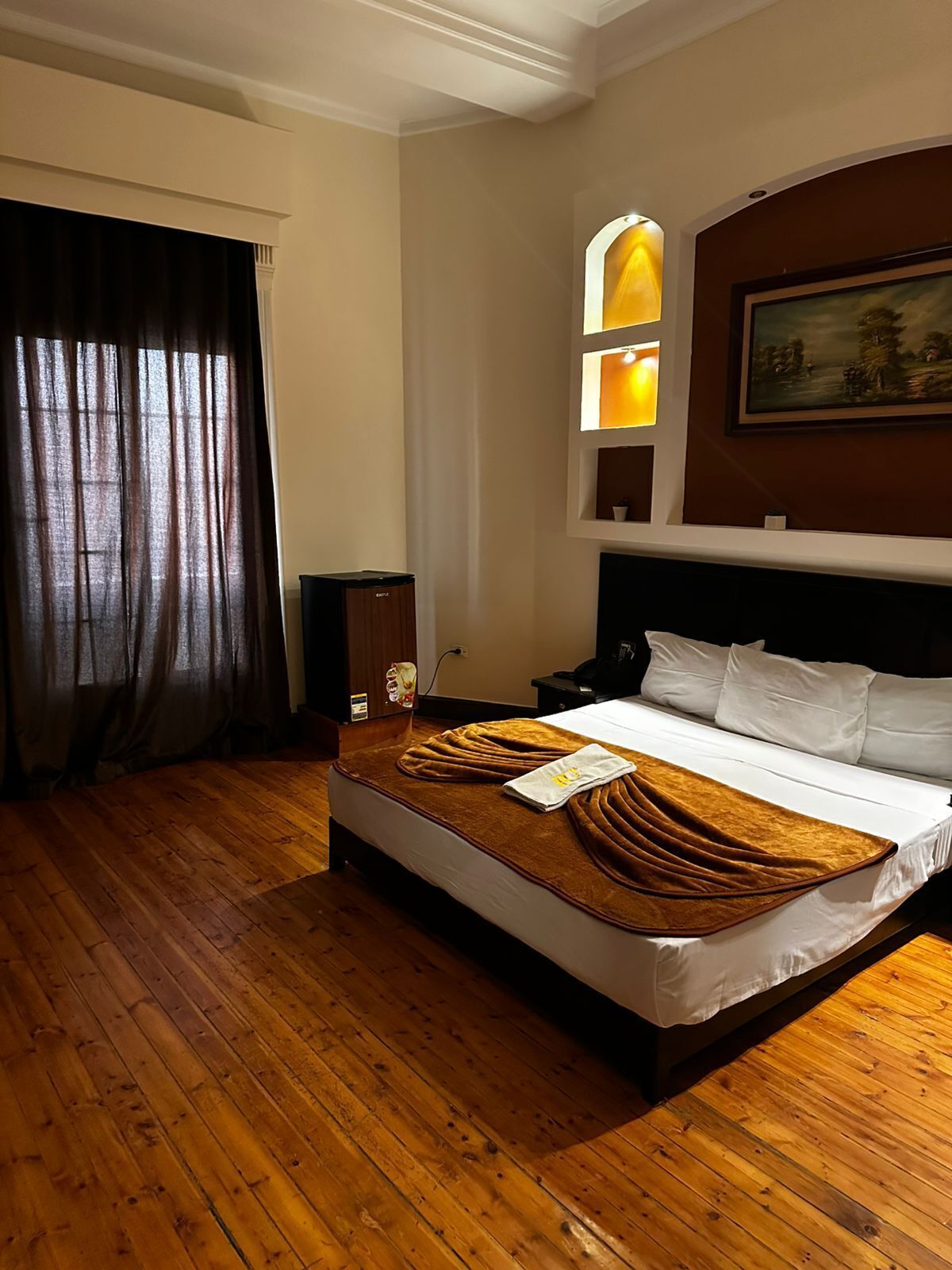 Sábanas de algodón egipcio, ropa de cama de alta calidad y minibar 