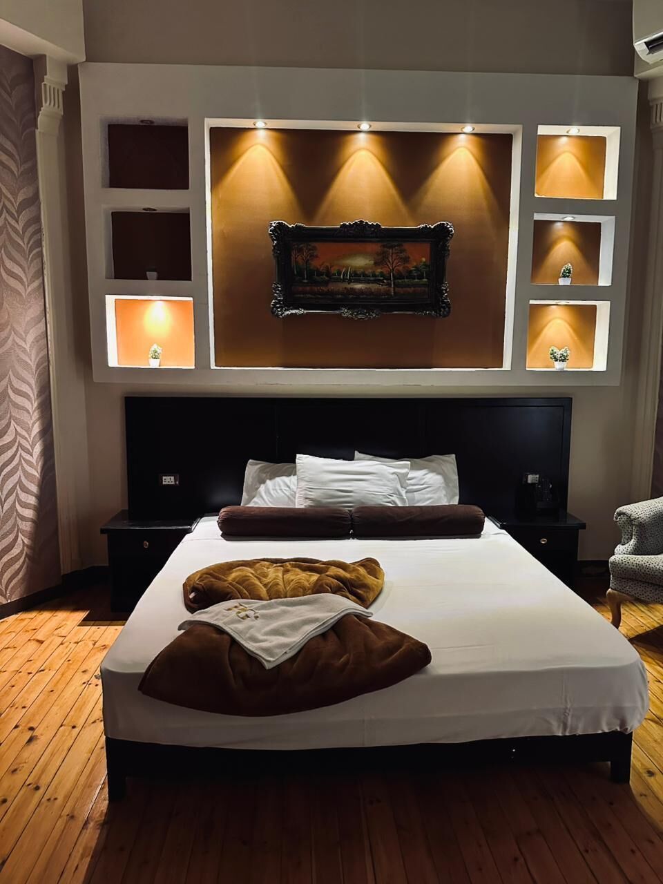 Sábanas de algodón egipcio, ropa de cama de alta calidad y minibar 