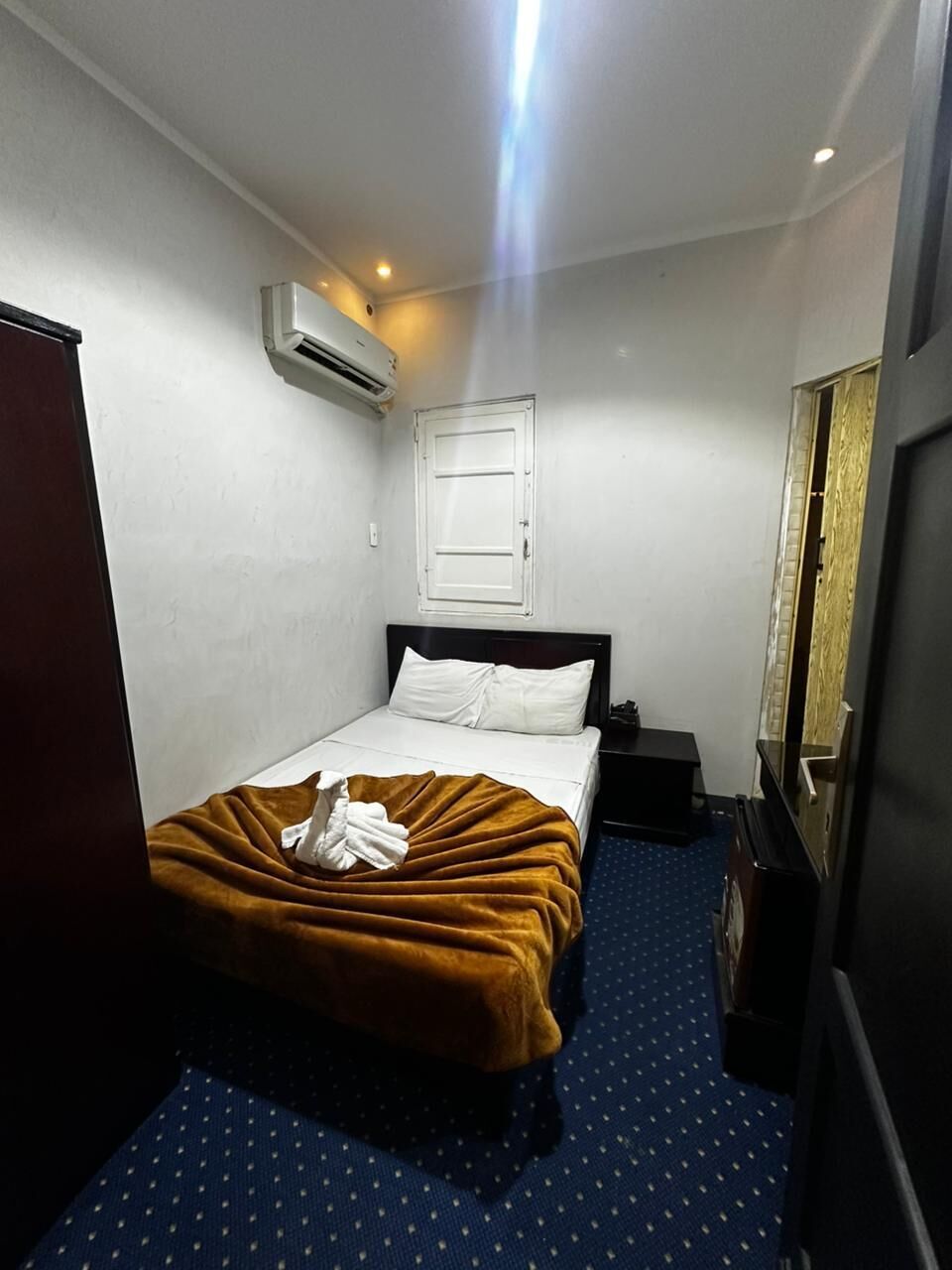 Sábanas de algodón egipcio, ropa de cama de alta calidad y minibar 