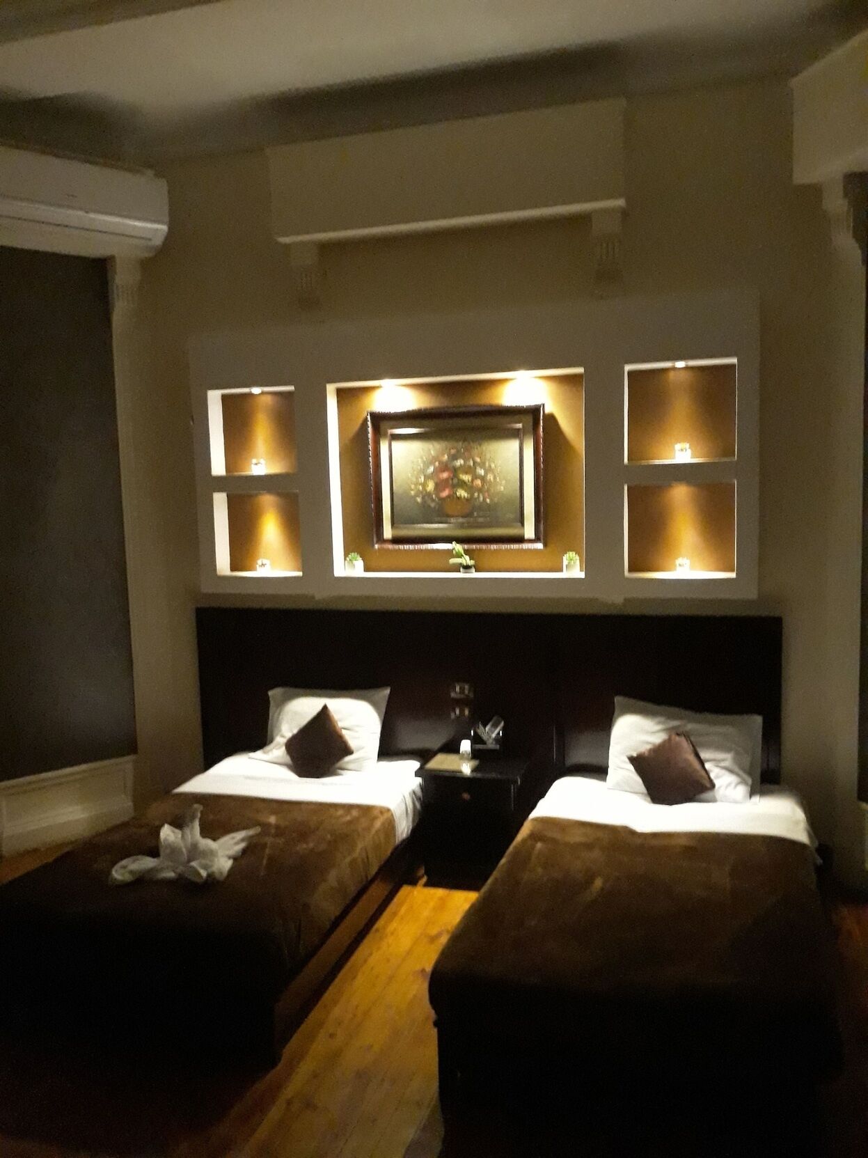 Sábanas de algodón egipcio, ropa de cama de alta calidad y minibar 
