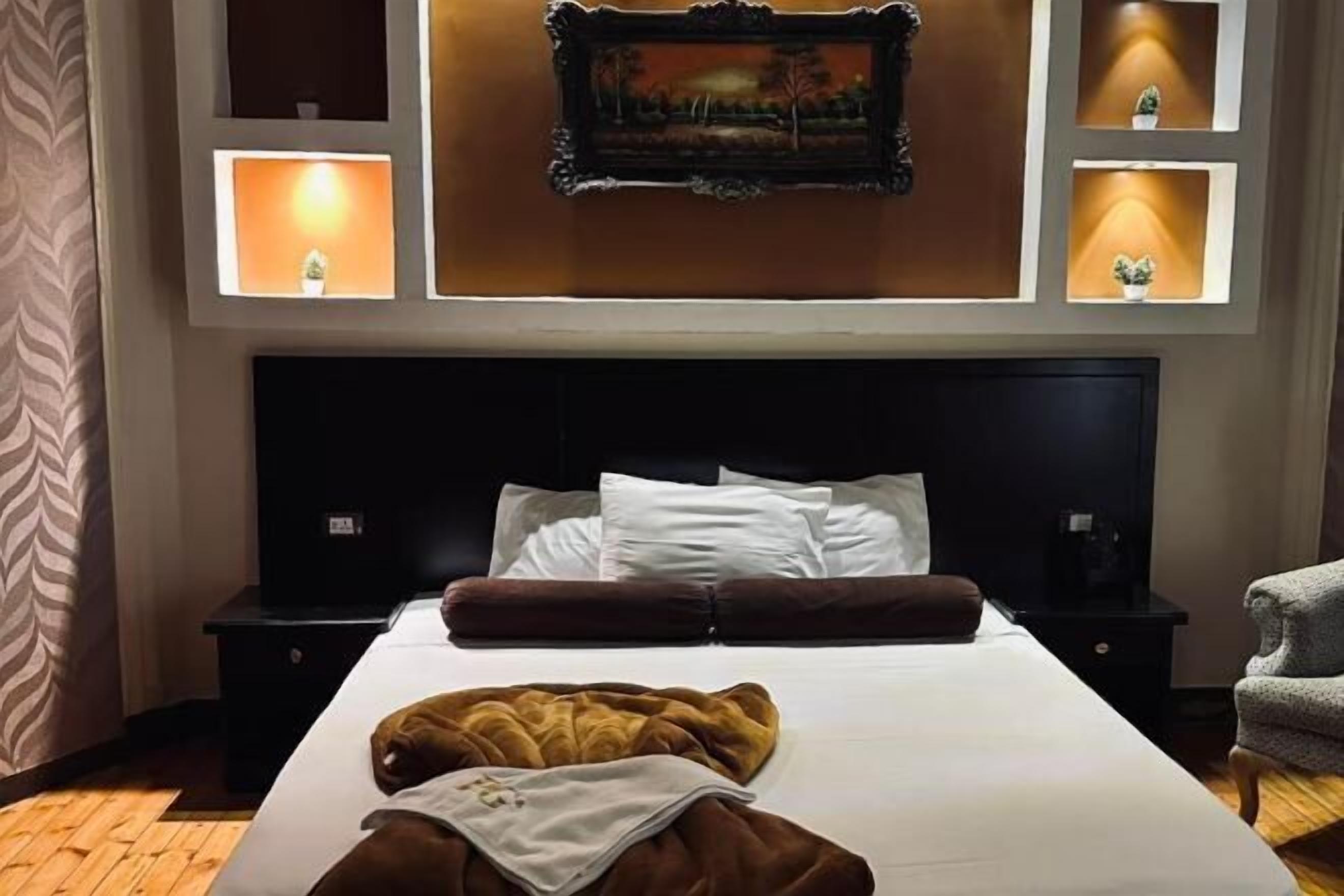 Egyptian cotton sheets, premium bedding, minibar, in-room safe