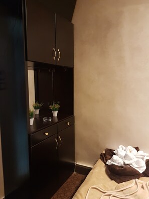 Economy Double Room, 1 Double Bed | Egyptian cotton sheets, premium bedding, minibar, in-room safe