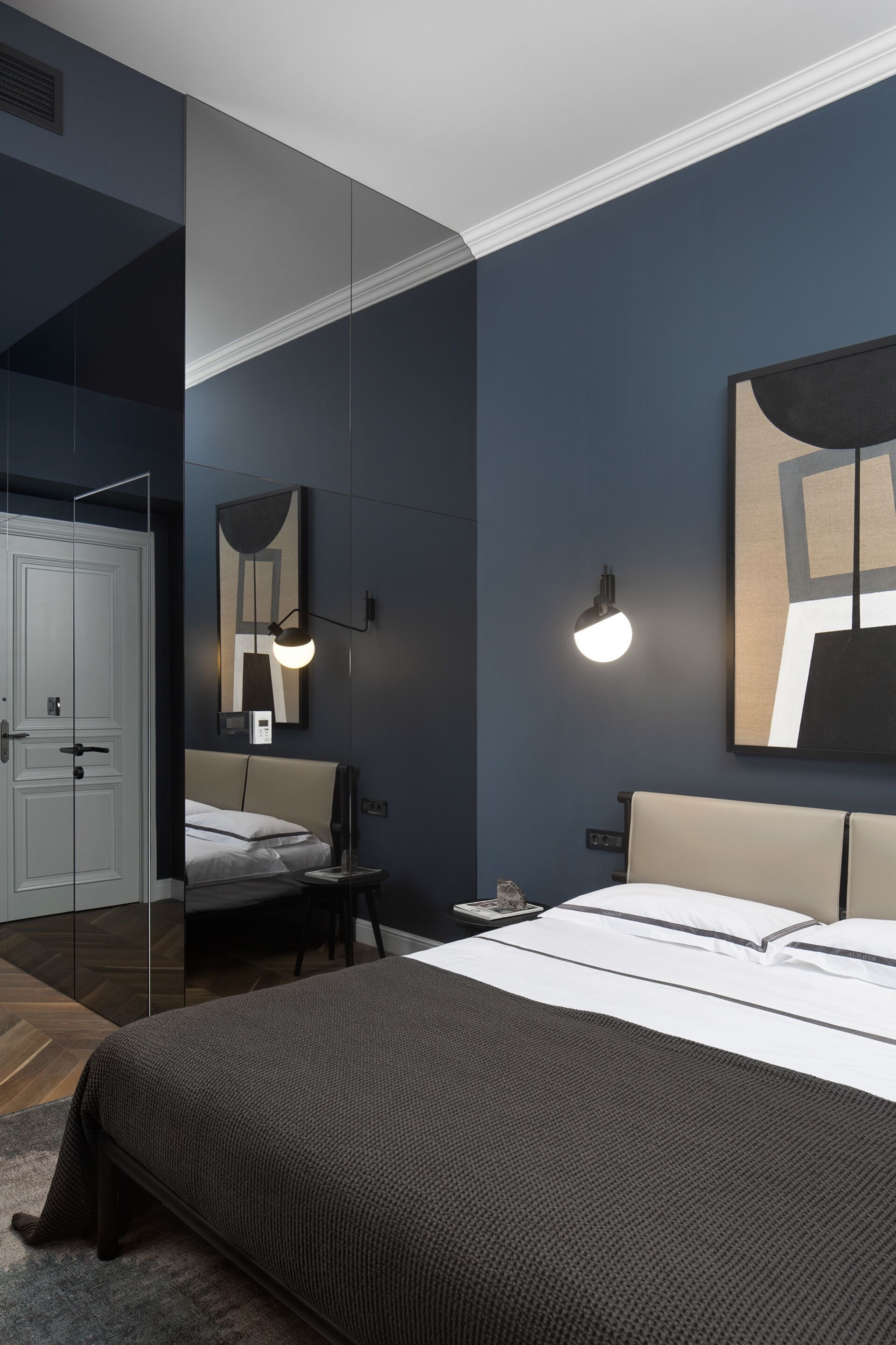 Luxe beddengoed, pillowtop-bedden, een kluis op de kamer