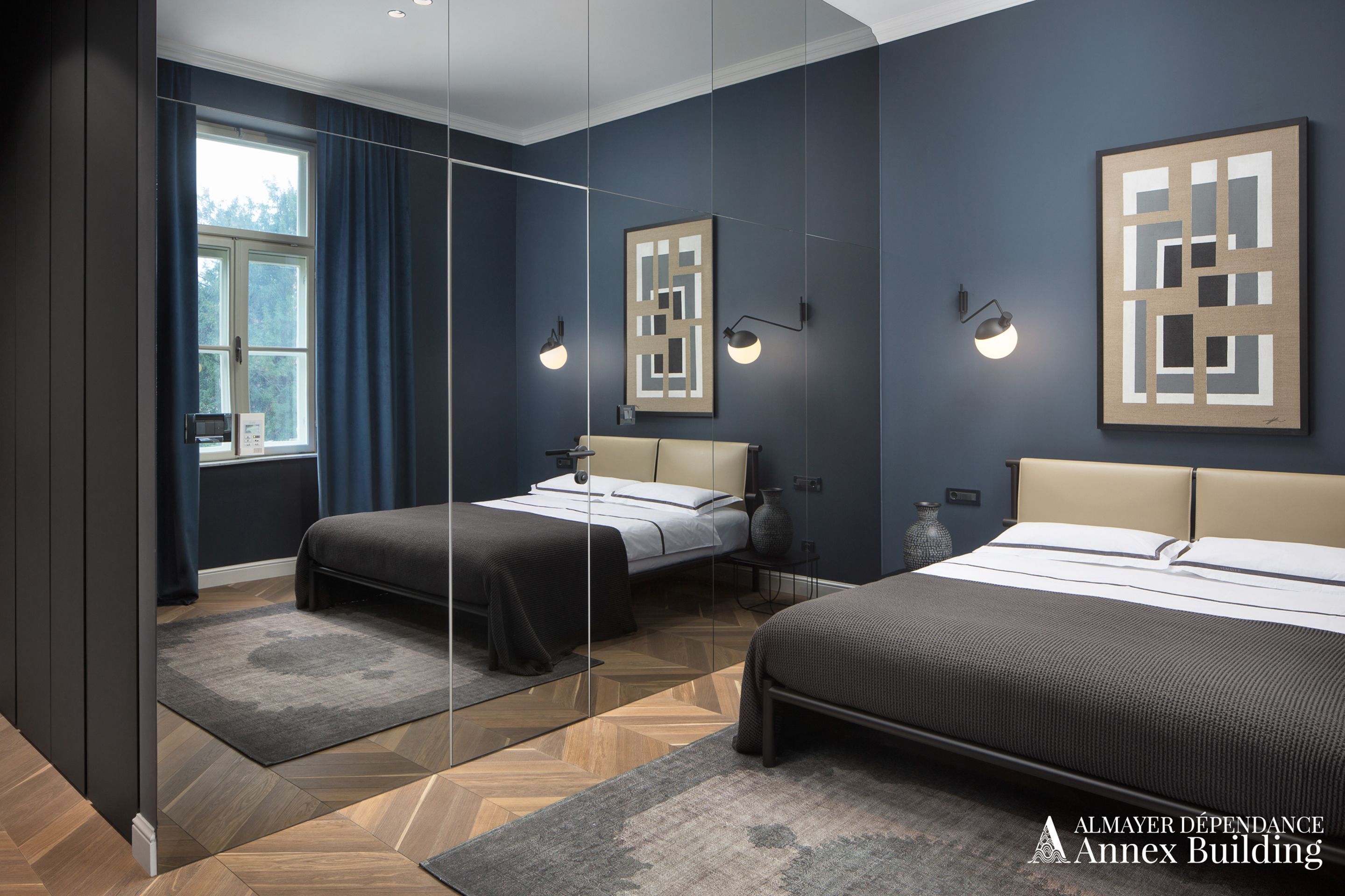 Luxe beddengoed, pillowtop-bedden, een kluis op de kamer