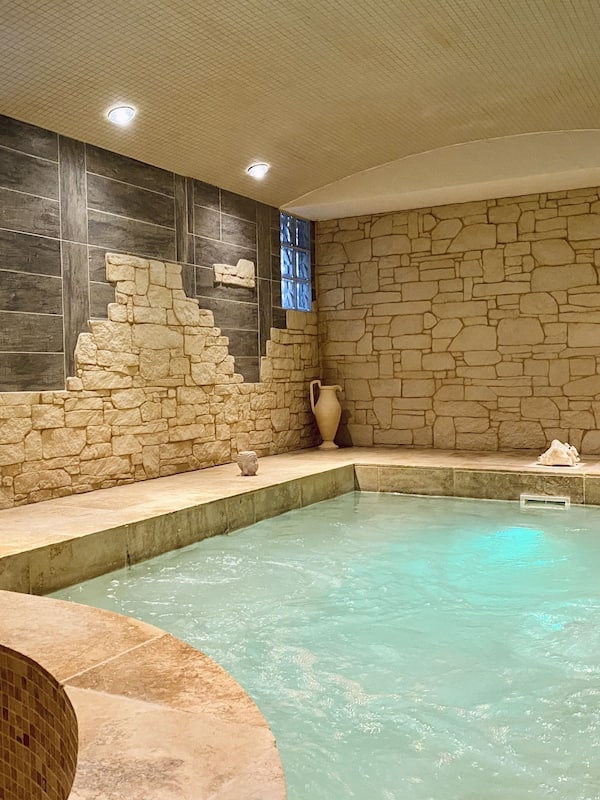 Couples treatment room(s), Turkish bath/hammam, body treatments