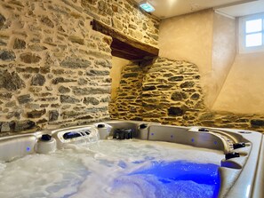 Couples treatment rooms, Turkish bath, body treatments - Château de la Roque (Thereval)