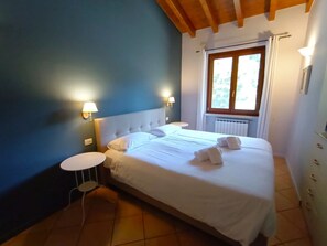 Villa, 3 Bedrooms | 1 bedroom, in-room safe, bed sheets - Park Residence Il Gabbiano (Moniga del Garda)