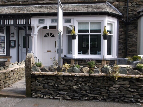 Front of property - White Rose (Windermere)