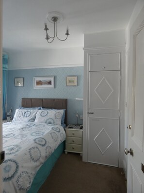 Standard Double Room | Hypo-allergenic bedding, individually decorated, individually furnished - White Rose (Windermere)