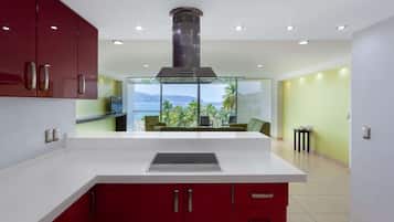 Master Suite Ocean View | 客房內保險箱、書桌、免費無線上網、床單