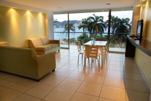 Senior Suite, Bay View | In-room safe, desk, free WiFi, bed sheets