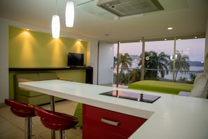 2-bed Suite Ocean View | Caja de seguridad en la habitación, escritorio y wifi gratis 