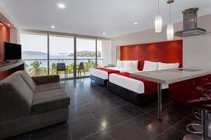 2-bed Suite Ocean View | In-room safe, desk, free WiFi, bed sheets